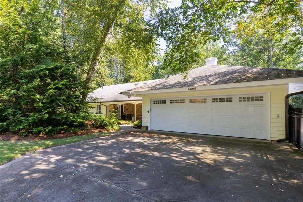 8265 Berkley Ridge, Sandy Springs, Georgia 30350, 5 Bedrooms Bedrooms, ,4 BathroomsBathrooms,Residential,For Sale,8265 Berkley Ridge,7645837