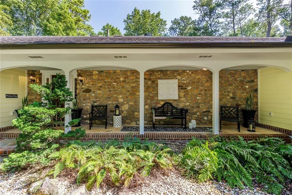 8265 Berkley Ridge, Sandy Springs, Georgia 30350, 5 Bedrooms Bedrooms, ,4 BathroomsBathrooms,Residential,For Sale,8265 Berkley Ridge,7645837