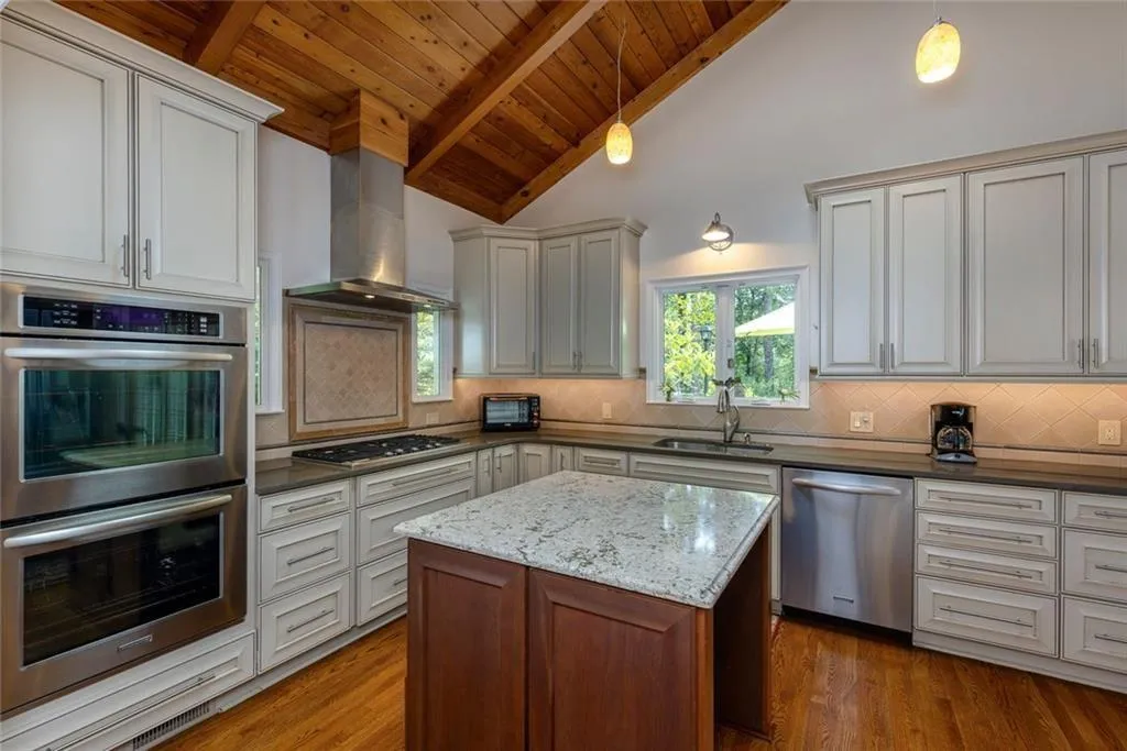 8265 Berkley Ridge, Sandy Springs, Georgia 30350, 5 Bedrooms Bedrooms, ,4 BathroomsBathrooms,Residential,For Sale,8265 Berkley Ridge,7645837