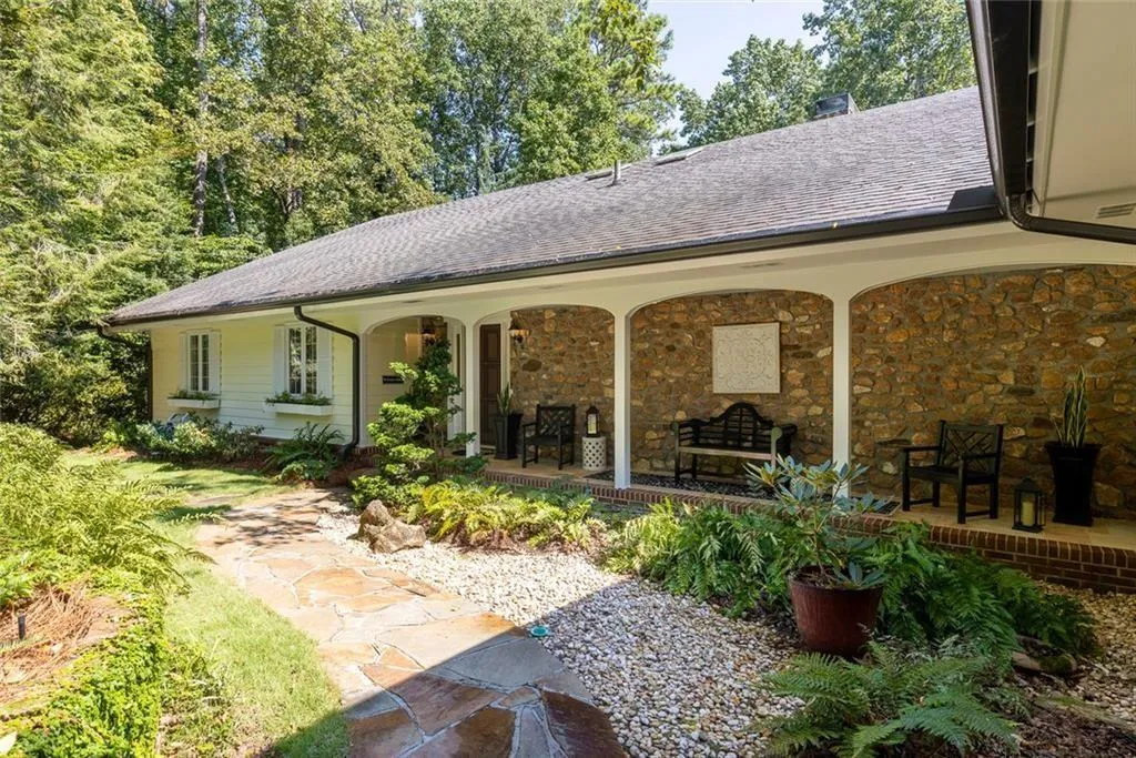 8265 Berkley Ridge, Sandy Springs, Georgia 30350, 5 Bedrooms Bedrooms, ,4 BathroomsBathrooms,Residential,For Sale,8265 Berkley Ridge,7645837