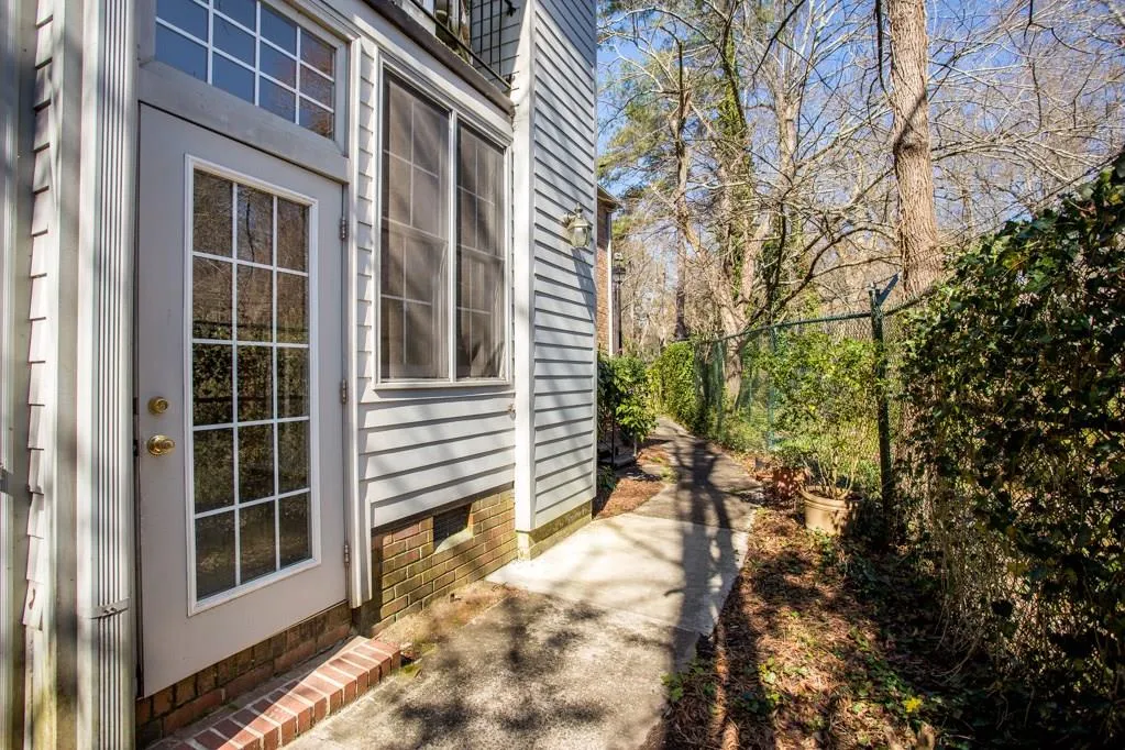 6700 Roswell Road Unit 11a, Atlanta, Georgia 30328, 3 Bedrooms Bedrooms, ,2 BathroomsBathrooms,Residential,Sold,6700 Roswell Road Unit 11a,5980056