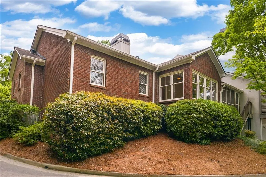 5680 River Oaks Place, Atlanta, Georgia 30327, 2 Bedrooms Bedrooms, ,2 BathroomsBathrooms,Residential,Sold,5680 River Oaks Place,7042879