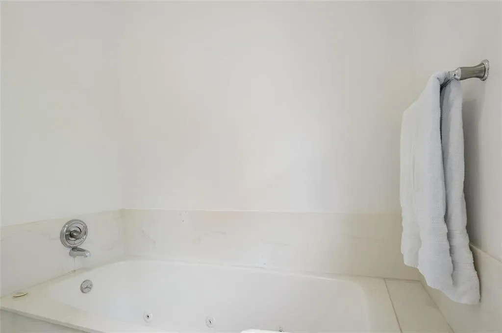 5680 River Oaks Place, Atlanta, Georgia 30327, 2 Bedrooms Bedrooms, ,2 BathroomsBathrooms,Residential,Sold,5680 River Oaks Place,7042879