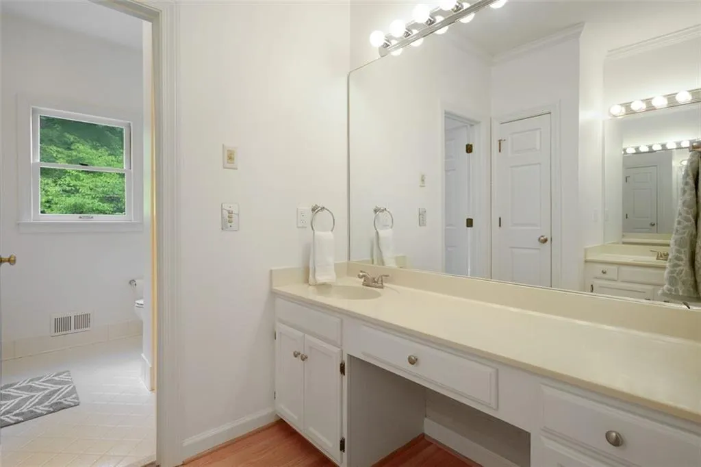 5680 River Oaks Place, Atlanta, Georgia 30327, 2 Bedrooms Bedrooms, ,2 BathroomsBathrooms,Residential,Sold,5680 River Oaks Place,7042879