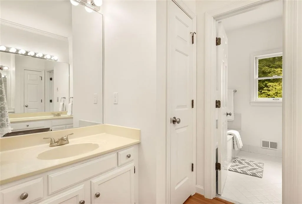 5680 River Oaks Place, Atlanta, Georgia 30327, 2 Bedrooms Bedrooms, ,2 BathroomsBathrooms,Residential,Sold,5680 River Oaks Place,7042879