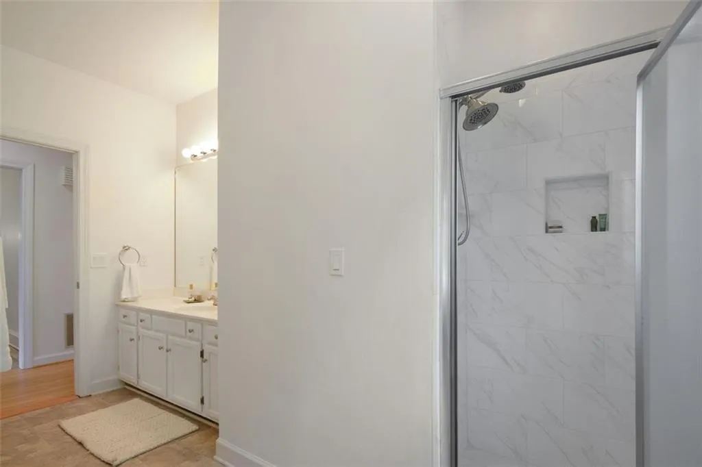 5680 River Oaks Place, Atlanta, Georgia 30327, 2 Bedrooms Bedrooms, ,2 BathroomsBathrooms,Residential,Sold,5680 River Oaks Place,7042879