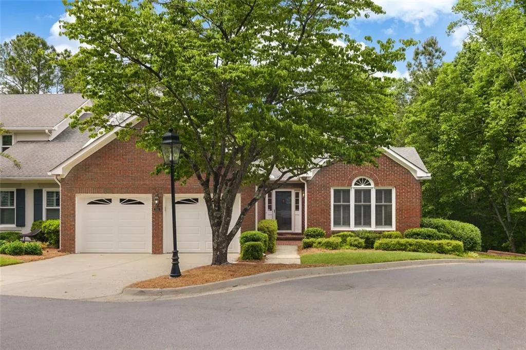 5680 River Oaks Place, Atlanta, Georgia 30327, 2 Bedrooms Bedrooms, ,2 BathroomsBathrooms,Residential,Sold,5680 River Oaks Place,7042879