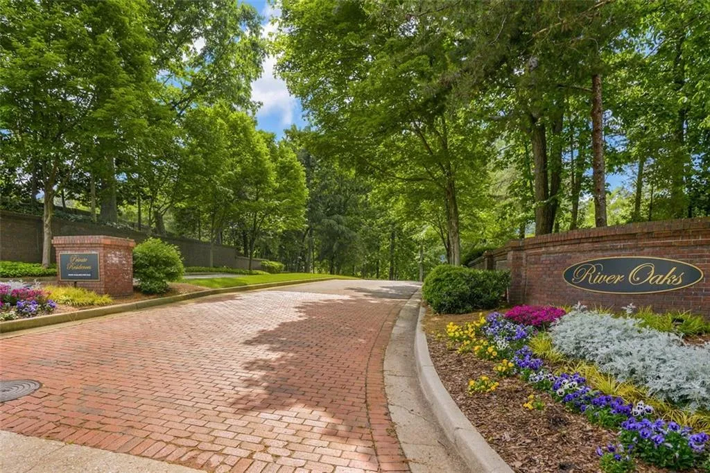 5680 River Oaks Place, Atlanta, Georgia 30327, 2 Bedrooms Bedrooms, ,2 BathroomsBathrooms,Residential,Sold,5680 River Oaks Place,7042879