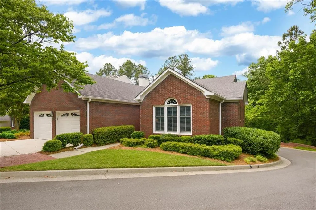 5680 River Oaks Place, Atlanta, Georgia 30327, 2 Bedrooms Bedrooms, ,2 BathroomsBathrooms,Residential,Sold,5680 River Oaks Place,7042879