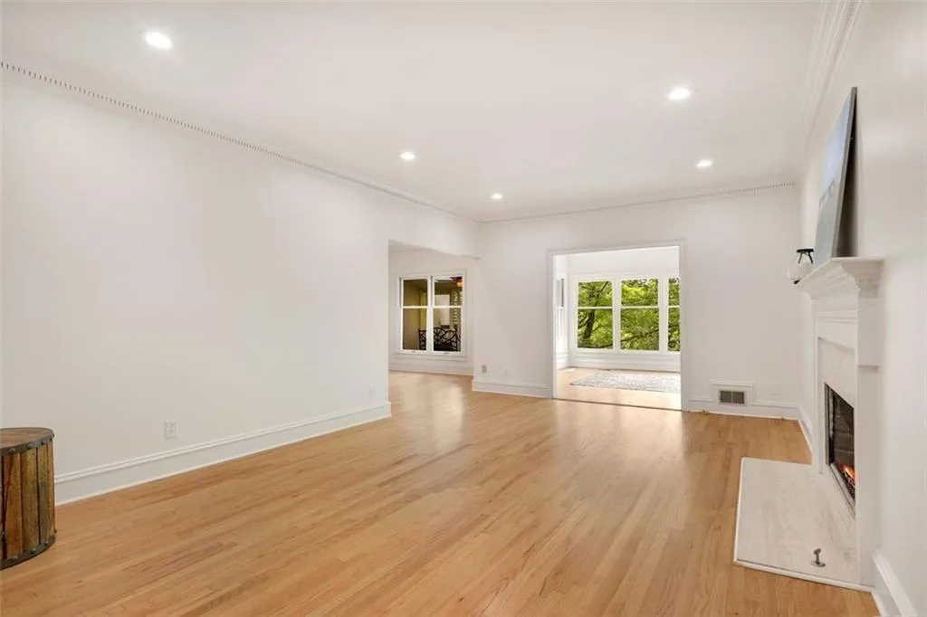 5680 River Oaks Place, Atlanta, Georgia 30327, 2 Bedrooms Bedrooms, ,2 BathroomsBathrooms,Residential,Sold,5680 River Oaks Place,7042879