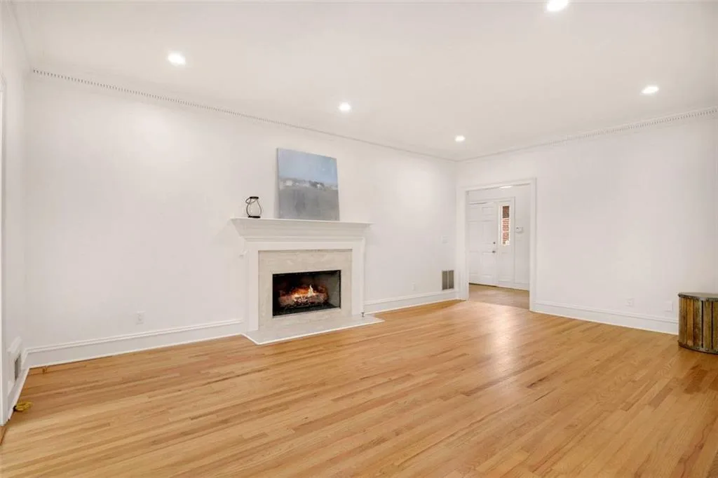 5680 River Oaks Place, Atlanta, Georgia 30327, 2 Bedrooms Bedrooms, ,2 BathroomsBathrooms,Residential,Sold,5680 River Oaks Place,7042879