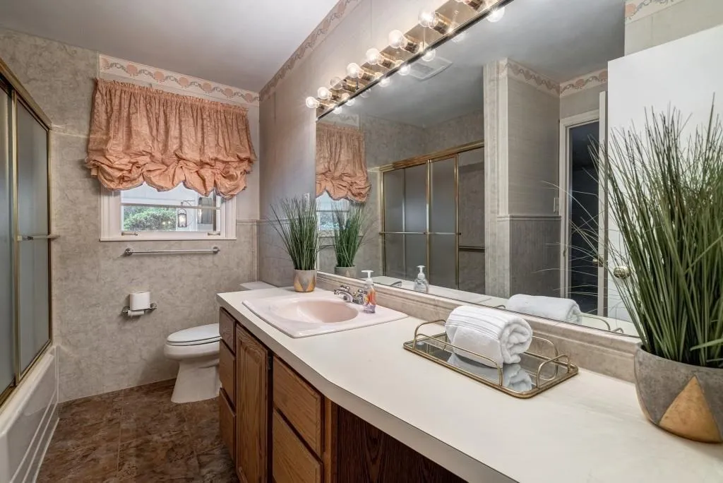 4542 Meadow Valley Drive, Atlanta, Georgia 30342, 4 Bedrooms Bedrooms, ,3 BathroomsBathrooms,Residential,Sold,4542 Meadow Valley Drive,7017761 4542 Meadow Valley Drive, Atlanta, Georgia 30342, 4 Bedrooms Bedrooms, ,3 BathroomsBathrooms,Residential,Sold,4542 Meadow Valley Drive,7017761