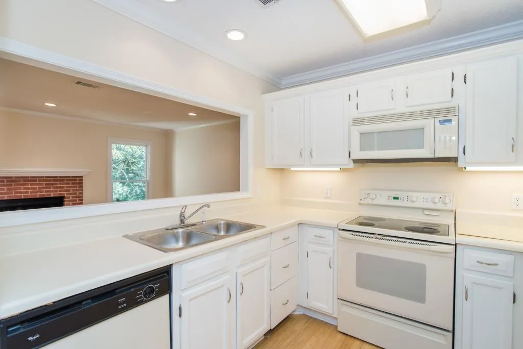212 Abingdon Way Unit 212, Atlanta, Georgia 30328, 1 Bedroom Bedrooms, ,1 BathroomBathrooms,Residential,Sold,212 Abingdon Way Unit 212,5723463