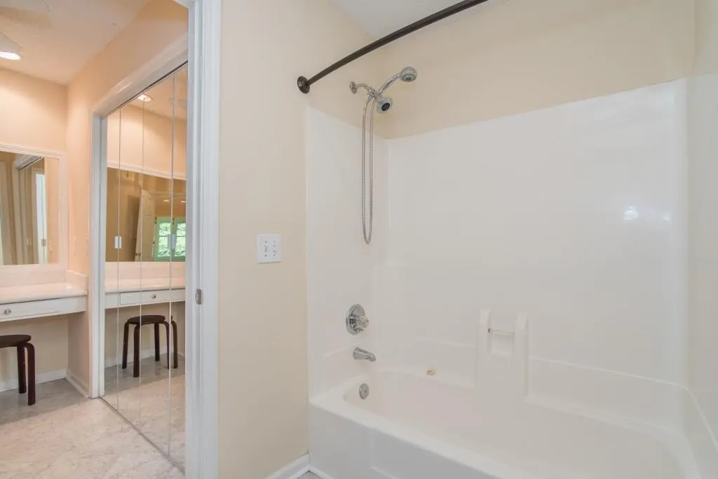 212 Abingdon Way Unit 212, Atlanta, Georgia 30328, 1 Bedroom Bedrooms, ,1 BathroomBathrooms,Residential,Sold,212 Abingdon Way Unit 212,5723463
