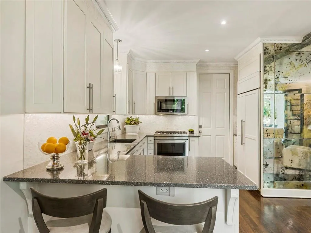 20 Pointe Terrace Se, Atlanta, Georgia 30339, 3 Bedrooms Bedrooms, ,2 BathroomsBathrooms,Residential,For Sale,20 Pointe Terrace Se,7666880