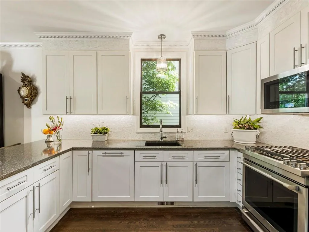 20 Pointe Terrace Se, Atlanta, Georgia 30339, 3 Bedrooms Bedrooms, ,2 BathroomsBathrooms,Residential,For Sale,20 Pointe Terrace Se,7666880