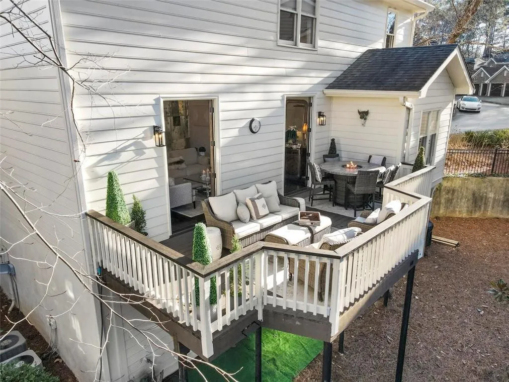 20 Pointe Terrace Se, Atlanta, Georgia 30339, 3 Bedrooms Bedrooms, ,2 BathroomsBathrooms,Residential,For Sale,20 Pointe Terrace Se,7666880