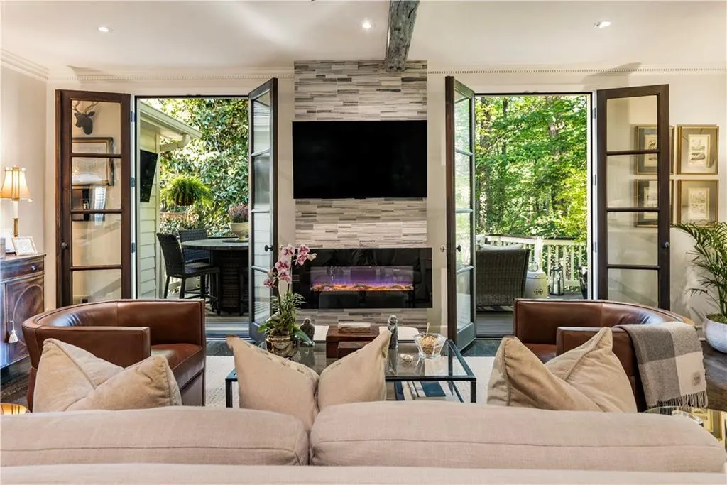 20 Pointe Terrace Se, Atlanta, Georgia 30339, 3 Bedrooms Bedrooms, ,2 BathroomsBathrooms,Residential,For Sale,20 Pointe Terrace Se,7666880