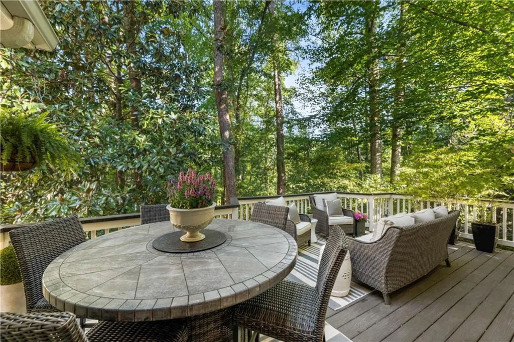 20 Pointe Terrace Se, Atlanta, Georgia 30339, 3 Bedrooms Bedrooms, ,2 BathroomsBathrooms,Residential,For Sale,20 Pointe Terrace Se,7666880