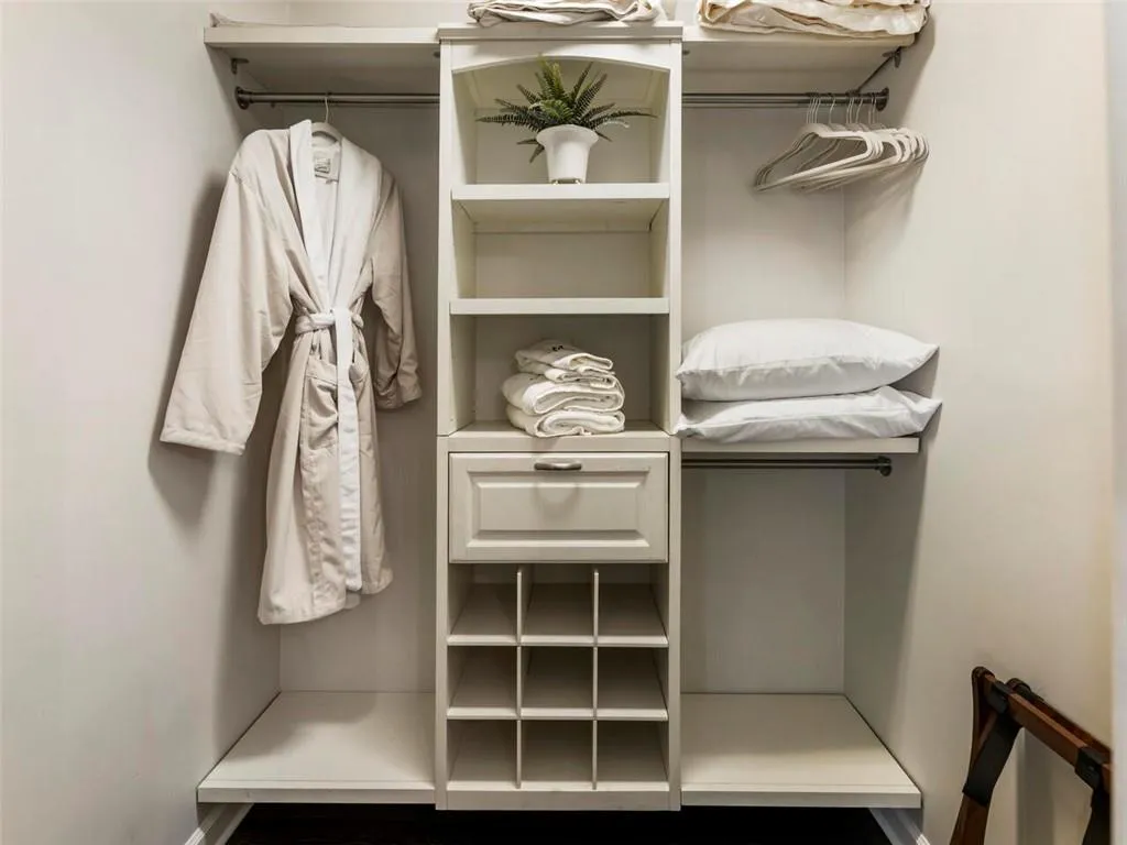 20 Pointe Terrace Se, Atlanta, Georgia 30339, 3 Bedrooms Bedrooms, ,2 BathroomsBathrooms,Residential,For Sale,20 Pointe Terrace Se,7666880