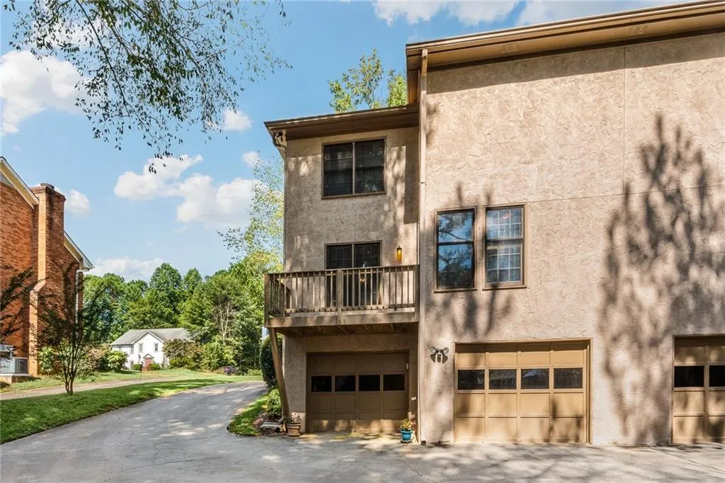 9010 Carroll Manor Drive, Sandy Springs, Georgia 30350, 3 Bedrooms Bedrooms, ,2 BathroomsBathrooms,Residential,Sold,9010 Carroll Manor Drive,6782749