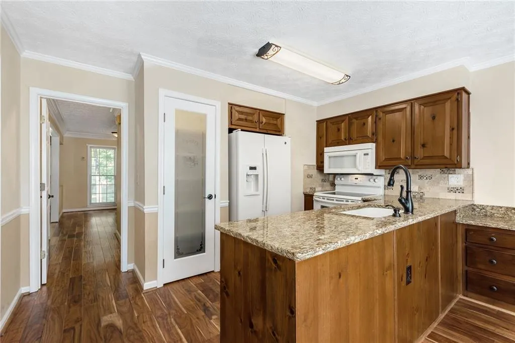 9010 Carroll Manor Drive, Sandy Springs, Georgia 30350, 3 Bedrooms Bedrooms, ,2 BathroomsBathrooms,Residential,Sold,9010 Carroll Manor Drive,6782749