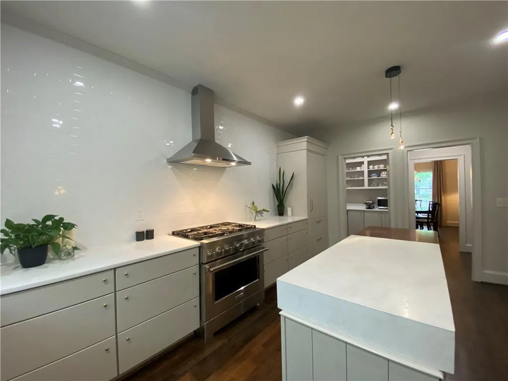 5684 River Oaks Place, Atlanta, Georgia 30327, 3 Bedrooms Bedrooms, ,2 BathroomsBathrooms,Residential,Sold,5684 River Oaks Place,6879250