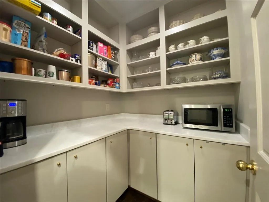 5684 River Oaks Place, Atlanta, Georgia 30327, 3 Bedrooms Bedrooms, ,2 BathroomsBathrooms,Residential,Sold,5684 River Oaks Place,6879250