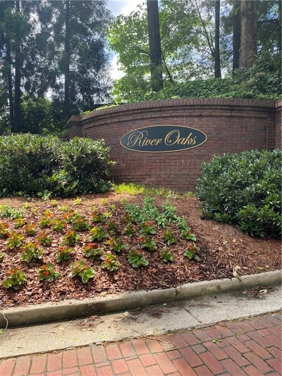 5684 River Oaks Place, Atlanta, Georgia 30327, 3 Bedrooms Bedrooms, ,2 BathroomsBathrooms,Residential,Sold,5684 River Oaks Place,6879250