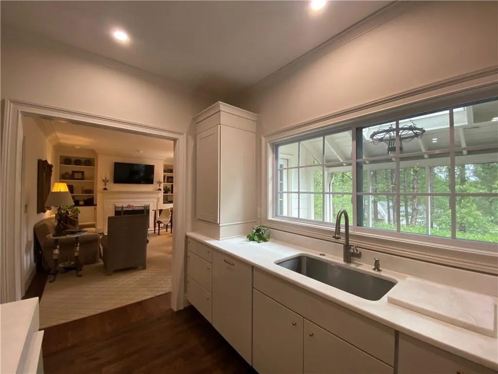 5684 River Oaks Place, Atlanta, Georgia 30327, 3 Bedrooms Bedrooms, ,2 BathroomsBathrooms,Residential,Sold,5684 River Oaks Place,6879250