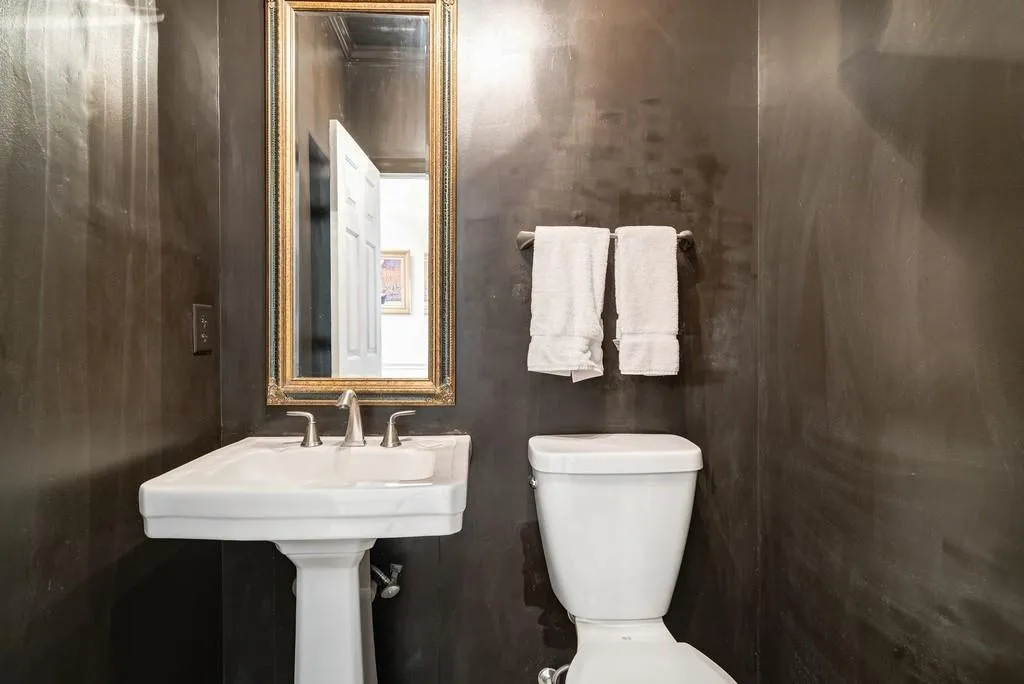 5684 River Oaks Place, Atlanta, Georgia 30327, 3 Bedrooms Bedrooms, ,2 BathroomsBathrooms,Residential,Sold,5684 River Oaks Place,6879250