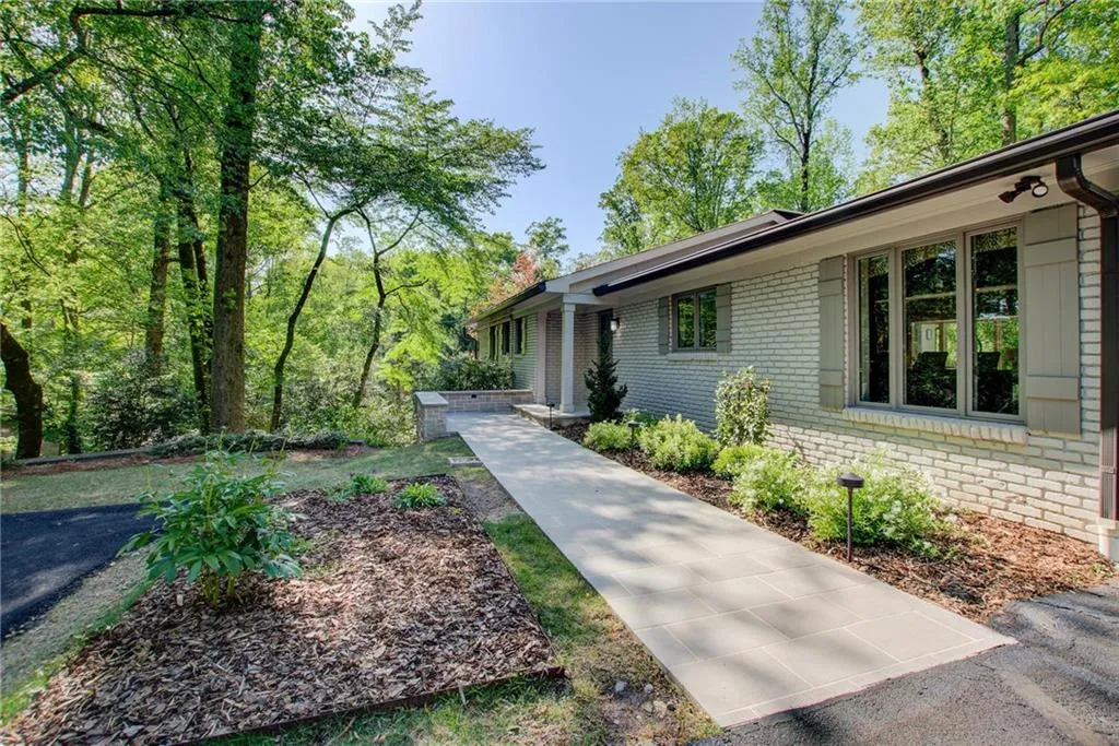 530 Timber Valley Road, Atlanta, Georgia 30342, 4 Bedrooms Bedrooms, ,4 BathroomsBathrooms,Residential,Sold,530 Timber Valley Road,7034077