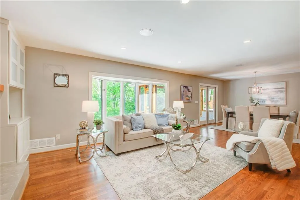 530 Timber Valley Road, Atlanta, Georgia 30342, 4 Bedrooms Bedrooms, ,4 BathroomsBathrooms,Residential,Sold,530 Timber Valley Road,7034077