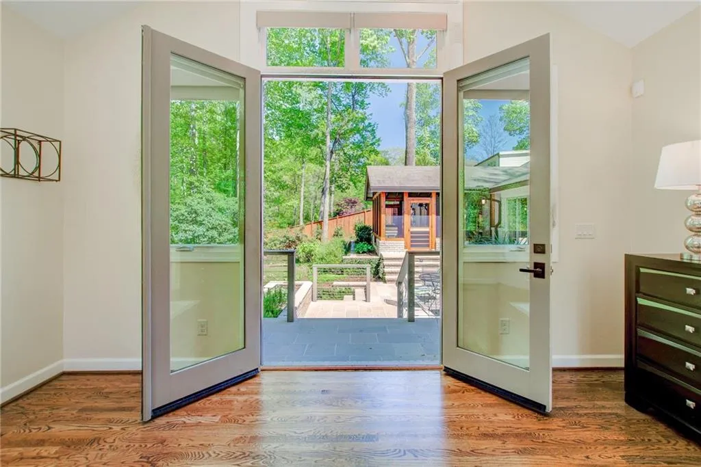 530 Timber Valley Road, Atlanta, Georgia 30342, 4 Bedrooms Bedrooms, ,4 BathroomsBathrooms,Residential,Sold,530 Timber Valley Road,7034077