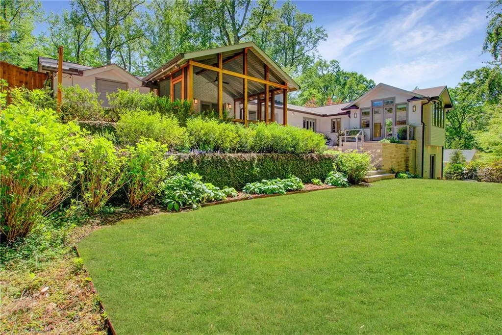 530 Timber Valley Road, Atlanta, Georgia 30342, 4 Bedrooms Bedrooms, ,4 BathroomsBathrooms,Residential,Sold,530 Timber Valley Road,7034077