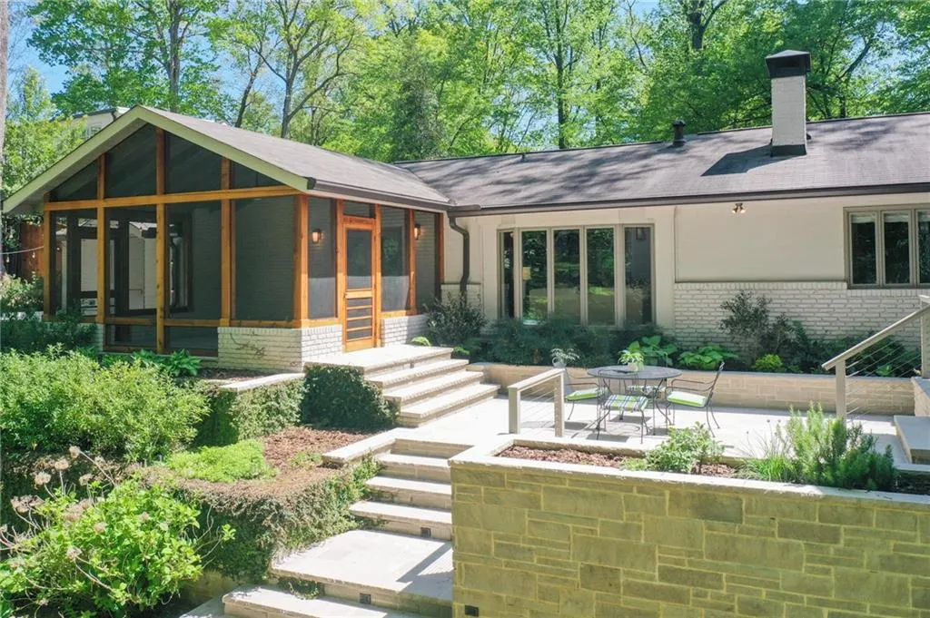 530 Timber Valley Road, Atlanta, Georgia 30342, 4 Bedrooms Bedrooms, ,4 BathroomsBathrooms,Residential,Sold,530 Timber Valley Road,7034077