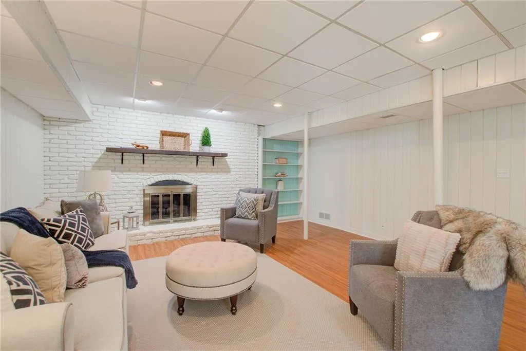 530 Timber Valley Road, Atlanta, Georgia 30342, 4 Bedrooms Bedrooms, ,4 BathroomsBathrooms,Residential,Sold,530 Timber Valley Road,7034077