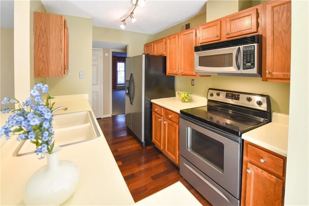 1105 Garden Court, Sandy Springs, Georgia 30328, 2 Bedrooms Bedrooms, ,2 BathroomsBathrooms,Residential,Sold,1105 Garden Court,7027633