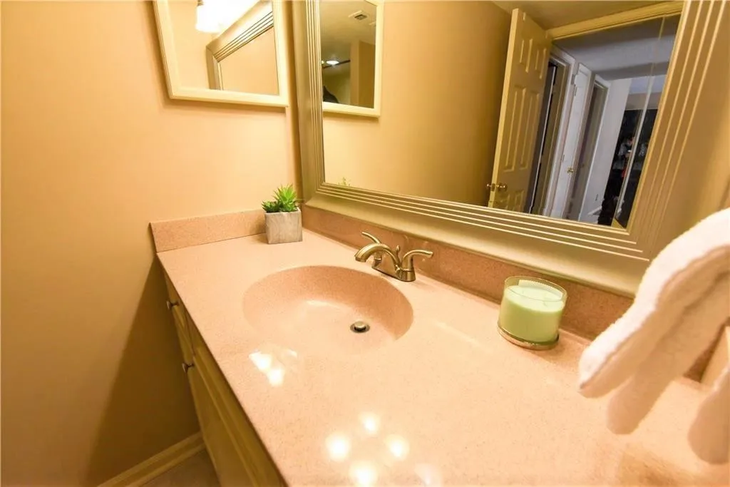 1105 Garden Court, Sandy Springs, Georgia 30328, 2 Bedrooms Bedrooms, ,2 BathroomsBathrooms,Residential,Sold,1105 Garden Court,7027633