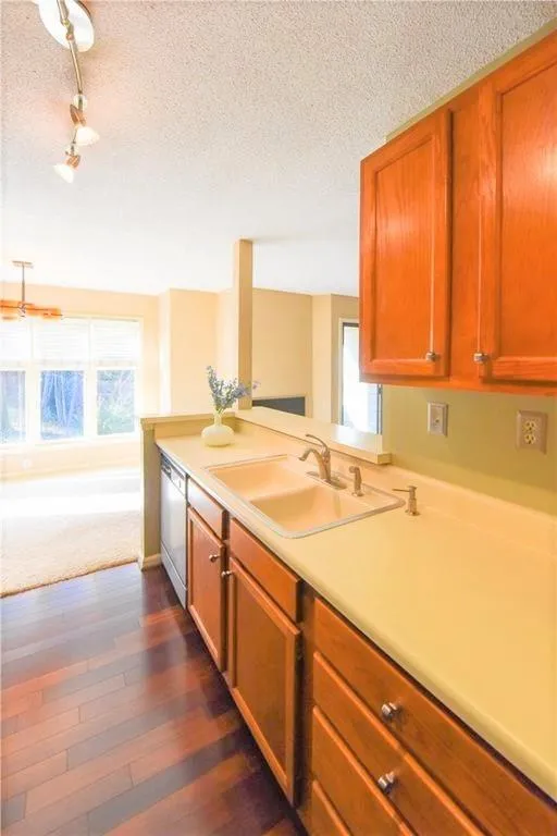 1105 Garden Court, Sandy Springs, Georgia 30328, 2 Bedrooms Bedrooms, ,2 BathroomsBathrooms,Residential,Sold,1105 Garden Court,7027633