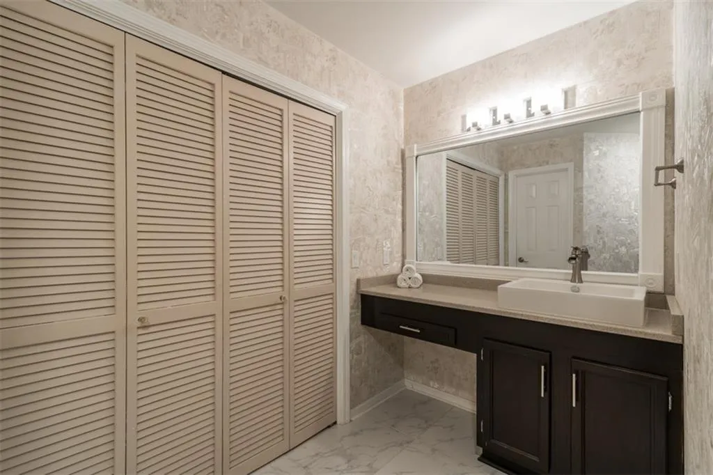 205 Abingdon Way Unit 205, Atlanta, Georgia 30328, 1 Bedroom Bedrooms, ,1 BathroomBathrooms,Residential,Sold,205 Abingdon Way Unit 205,5692815