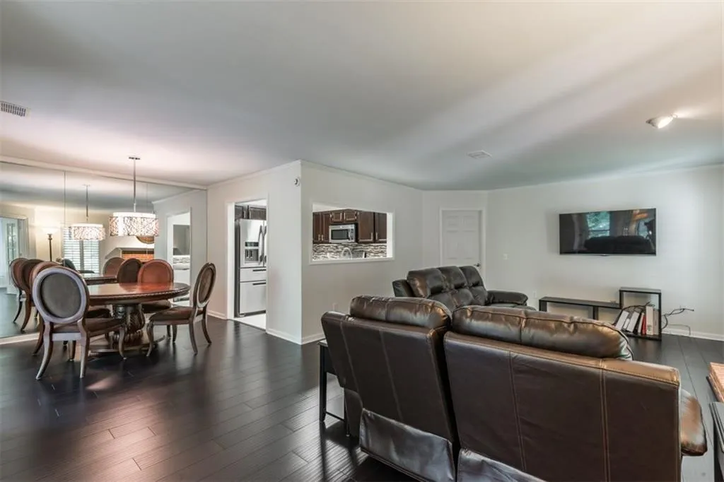 205 Abingdon Way Unit 205, Atlanta, Georgia 30328, 1 Bedroom Bedrooms, ,1 BathroomBathrooms,Residential,Sold,205 Abingdon Way Unit 205,5692815