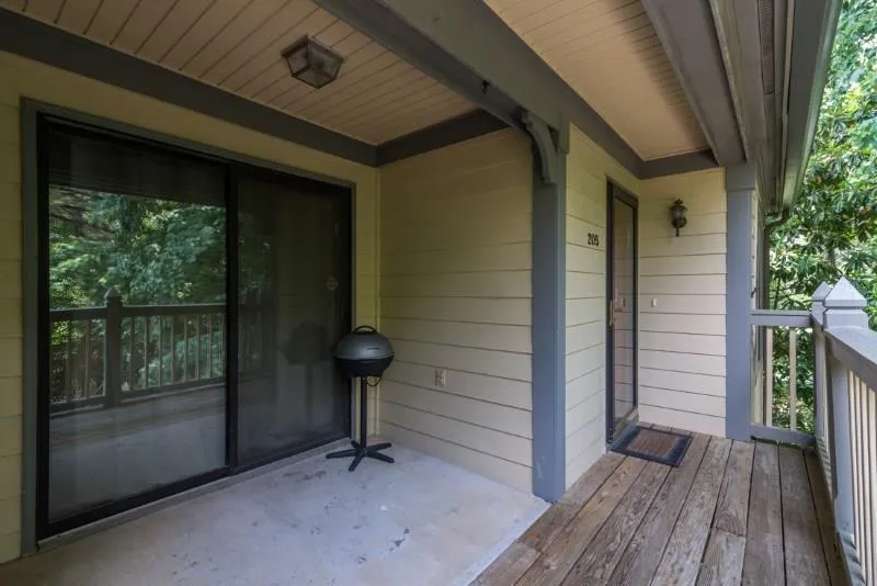 205 Abingdon Way Unit 205, Atlanta, Georgia 30328, 1 Bedroom Bedrooms, ,1 BathroomBathrooms,Residential,Sold,205 Abingdon Way Unit 205,5692815