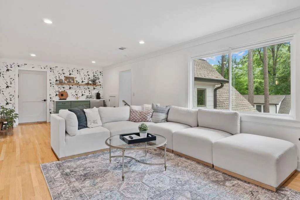 5800 Waters Edge Trail