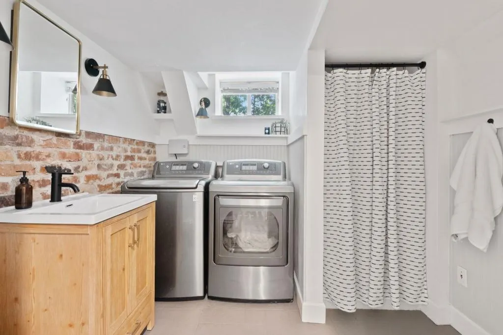 5800 Waters Edge Trail