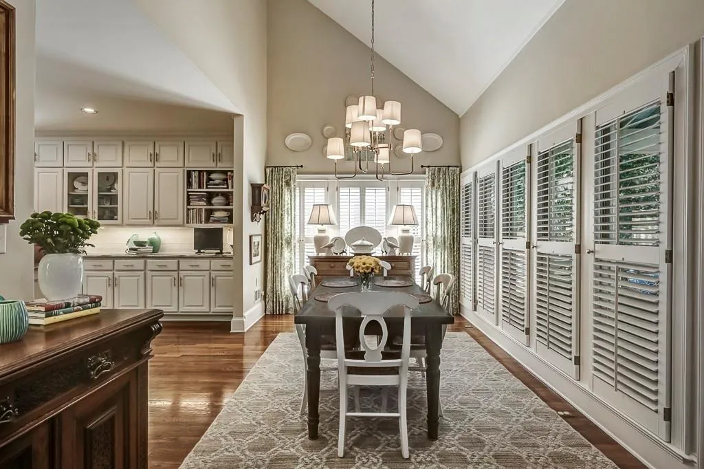 200 Grosvenor Place, Atlanta, Georgia 30328, 4 Bedrooms Bedrooms, ,3 BathroomsBathrooms,Residential,Sold,200 Grosvenor Place,6906054