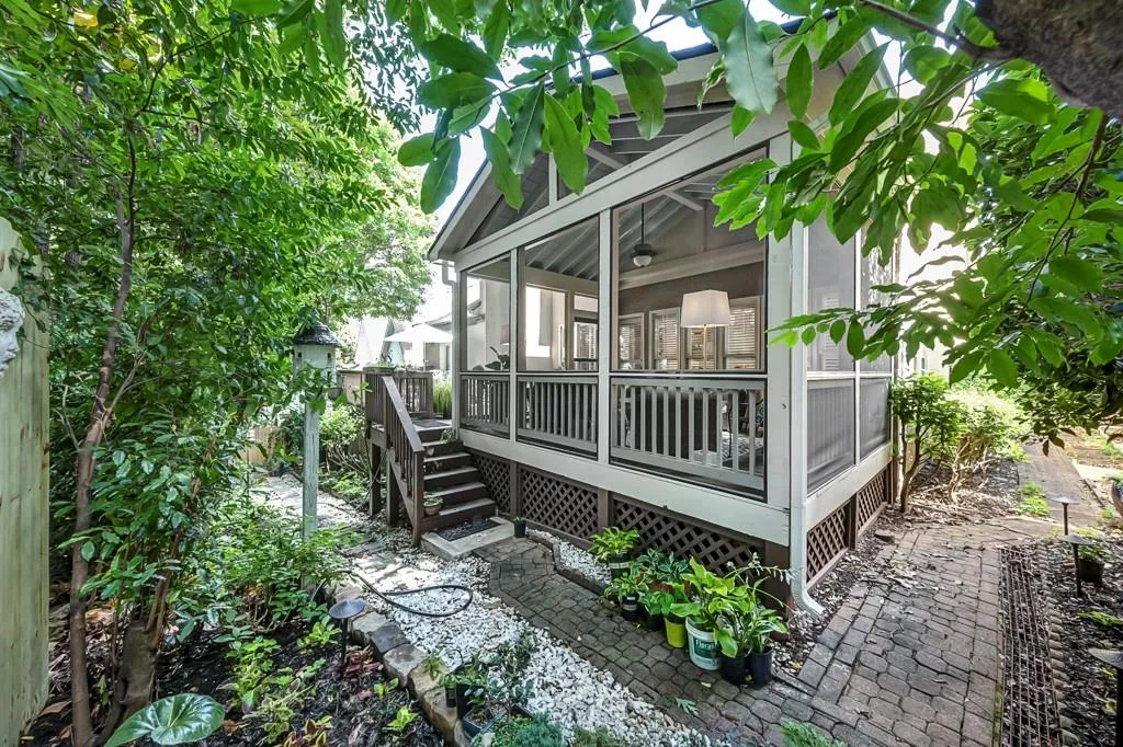 200 Grosvenor Place, Atlanta, Georgia 30328, 4 Bedrooms Bedrooms, ,3 BathroomsBathrooms,Residential,Sold,200 Grosvenor Place,6906054