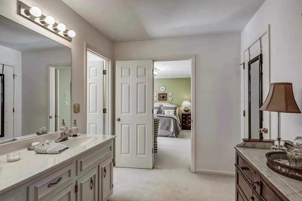 200 Grosvenor Place, Atlanta, Georgia 30328, 4 Bedrooms Bedrooms, ,3 BathroomsBathrooms,Residential,Sold,200 Grosvenor Place,6906054