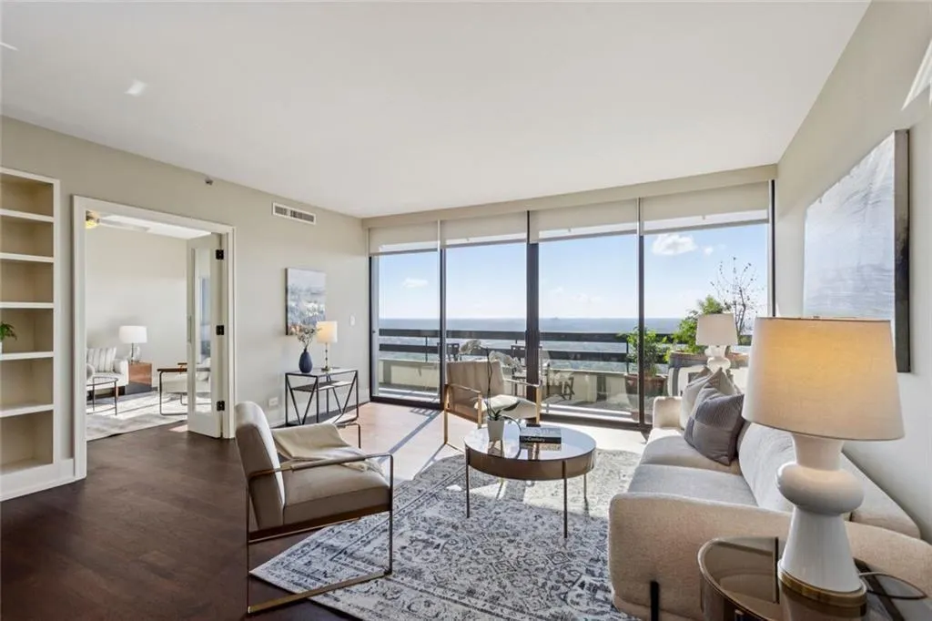 2660 Peachtree Road Nw Unit 39g, Atlanta, Georgia 30305, 2 Bedrooms Bedrooms, ,2 BathroomsBathrooms,Residential,For Sale,2660 Peachtree Road Nw Unit 39g,7661221