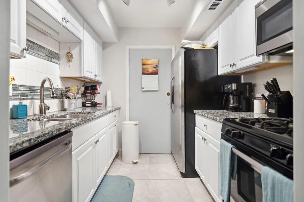 6851 Roswell Road Unit G-5, Sandy Springs, Georgia 30328, 1 Bedroom Bedrooms, ,1 BathroomBathrooms,Residential,Sold,6851 Roswell Road Unit G-5,7229726